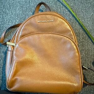 Medium Michael kora pebbled backpack